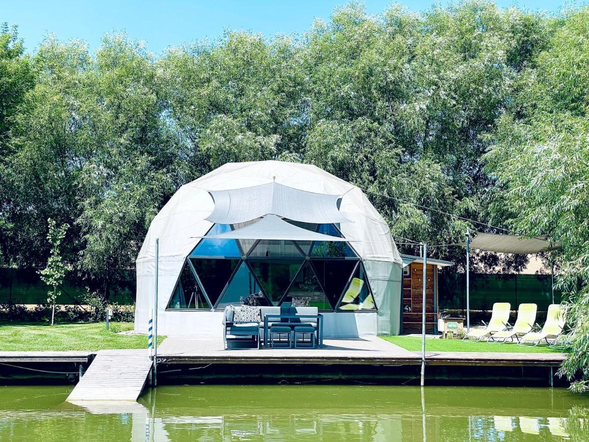 Domeglamping At Fishinglake Sagvar Exterior photo