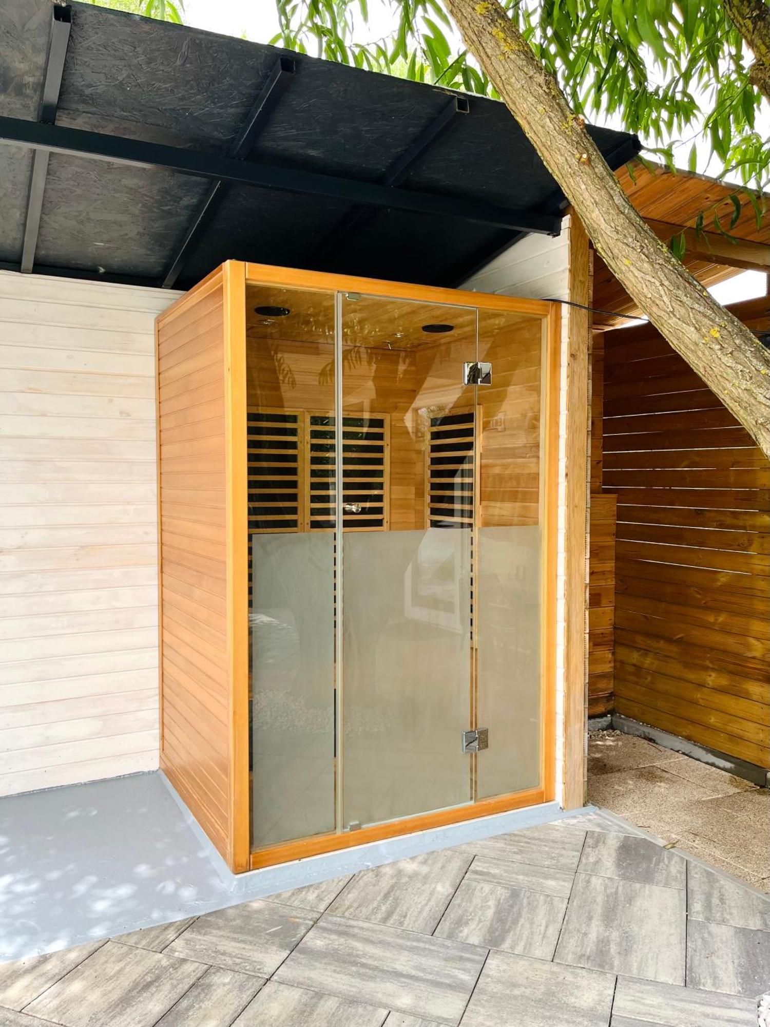 Domeglamping At Fishinglake Sagvar Exterior photo